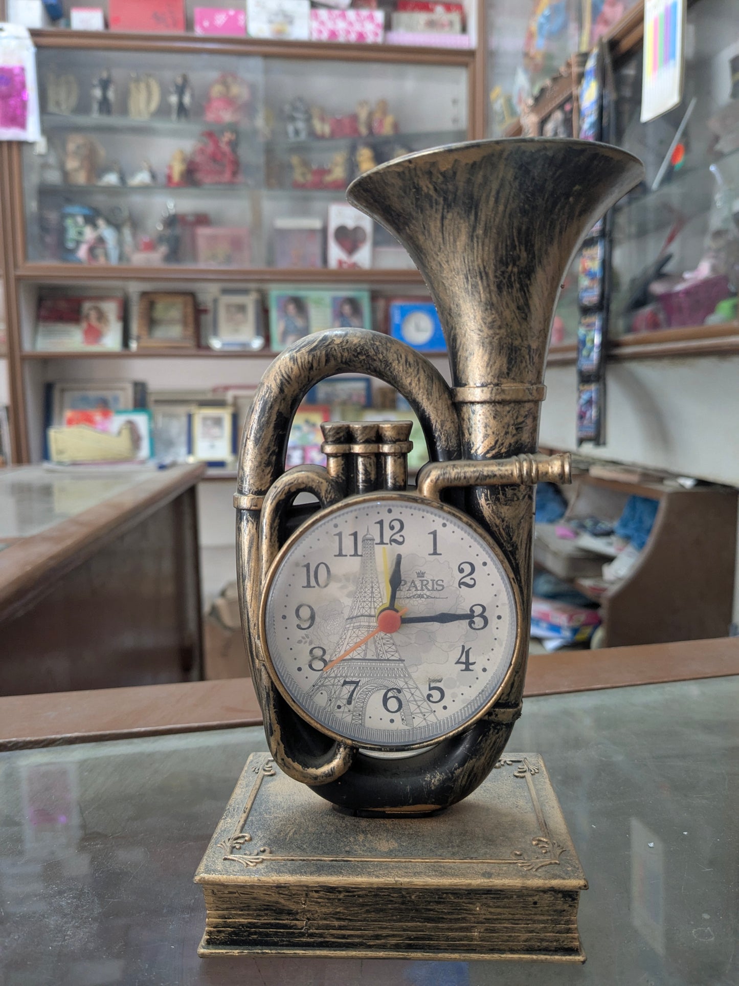 Trumpet Table Clock | Metallic color