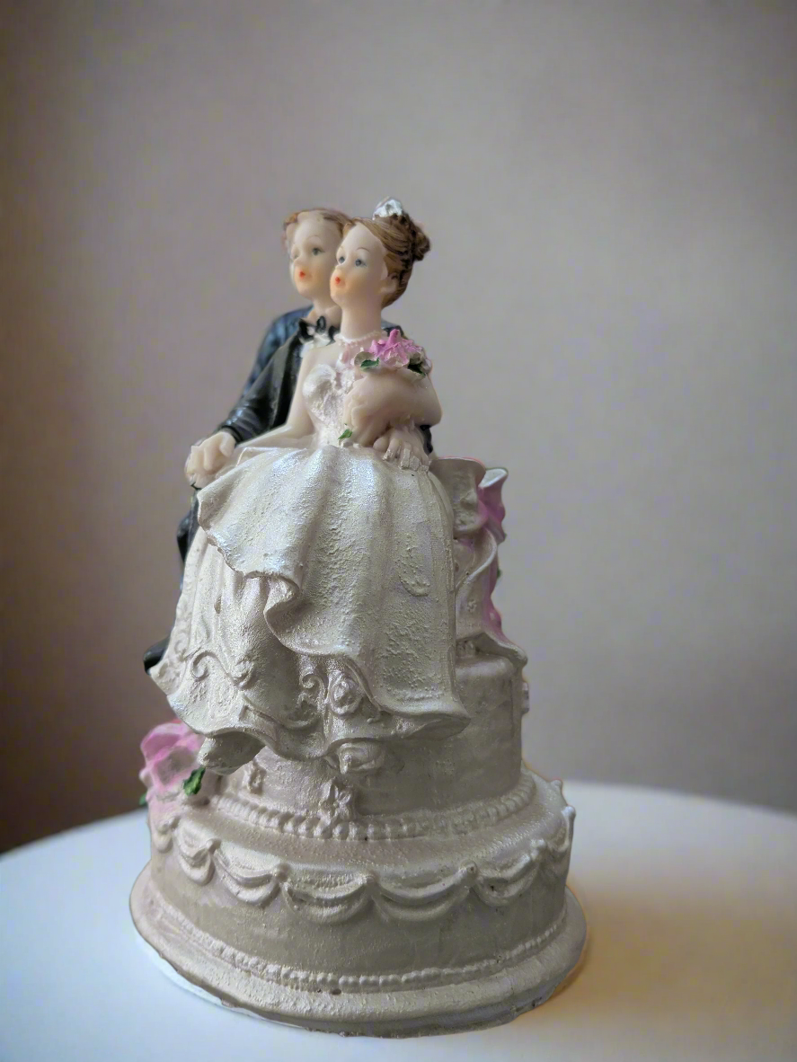 Romantic Bride & Groom Cake Top Figurine Gift